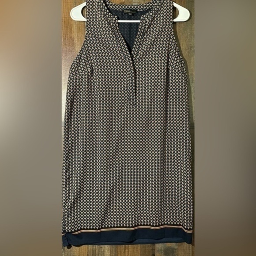 Dalia. Knee length dress. Size 2. 100% polyester